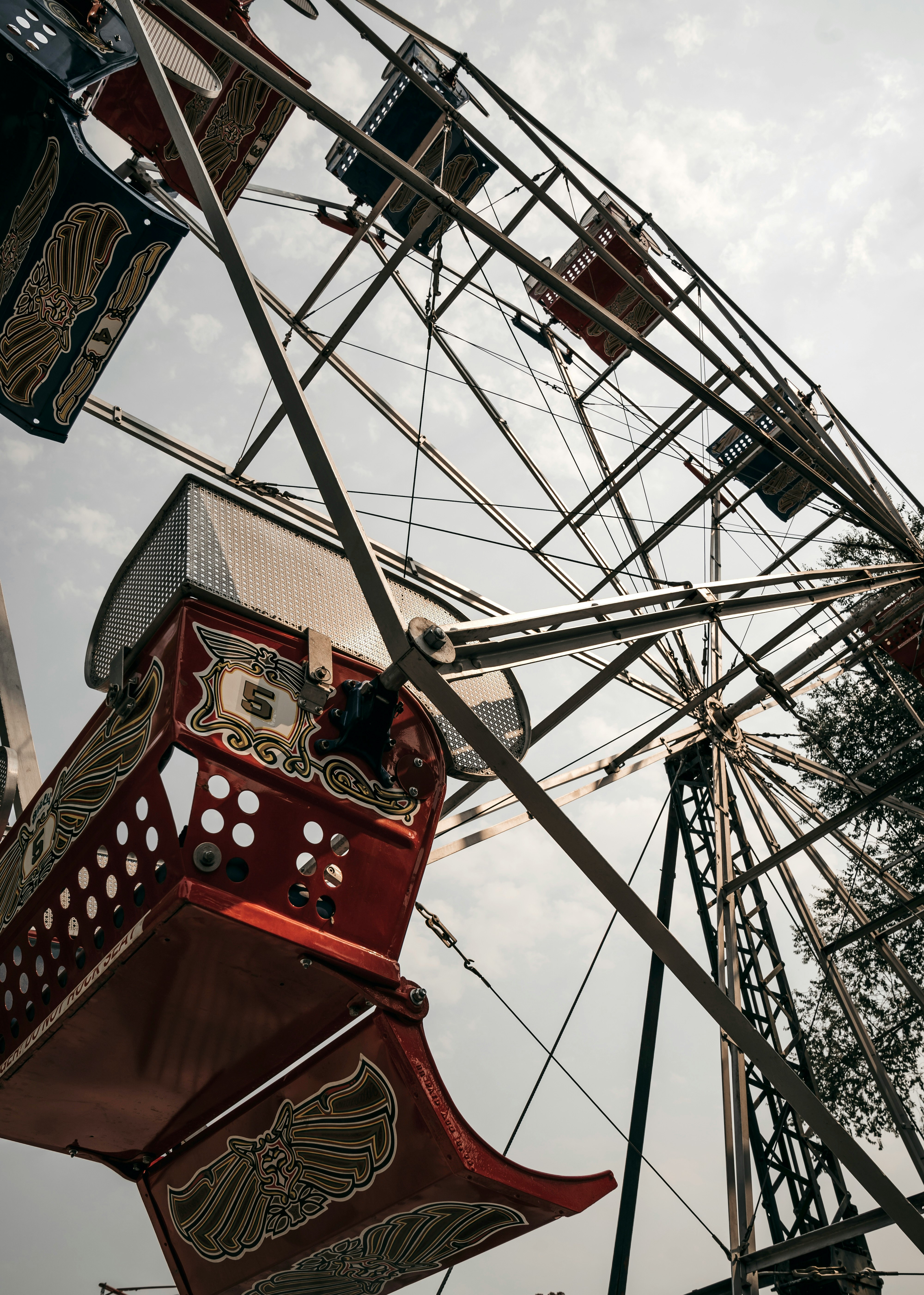 gray and red ferris wheels